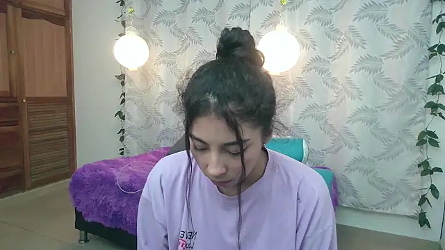 Snapshot of Mya_paris chatting on 01.09.25 Mya paris online show from 01.09.25