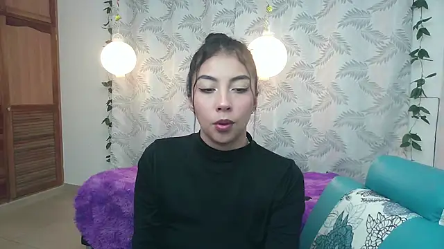 Snapshot of Mya_paris chatting on 01.10.25 Mya paris online show from 01.10.25