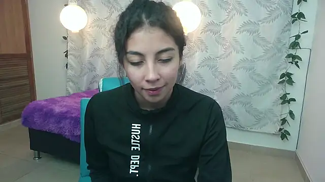 Snapshot of Mya_paris chatting on 01.10.25 Mya paris online show from 01.10.25