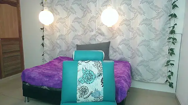 Snapshot of Mya_paris chatting on 01.25.25 Mya paris online show from 01.25.25