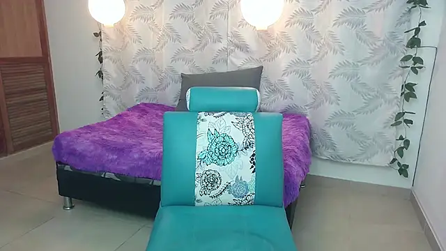 Snapshot of Mya_paris chatting on 01.25.25 Mya paris online show from 01.25.25