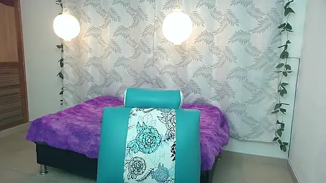 Snapshot of Mya_paris chatting on 01.28.25 Mya paris online show from 01.28.25