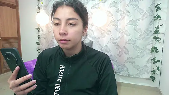 Snapshot of Mya_paris chatting on 02.04.25 Mya paris online show from 02.04.25