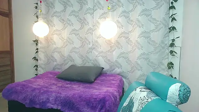 Snapshot of Mya_paris chatting on 02.08.25 Mya paris online show from 02.08.25