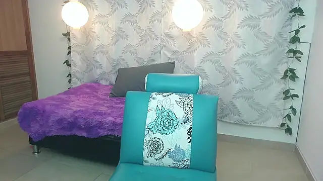 Snapshot of Mya_paris chatting on 02.12.25 Mya paris online show from 02.12.25