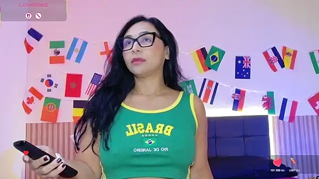Snapshot of DIOSA-HOT chatting on 06.12.26 DIOSA-HOT online show from 06.12.26