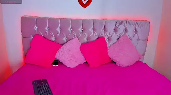 Snapshot of Cristal_moon1 chatting on 12.20.24 Cristal moon1 online show from 12.20.24