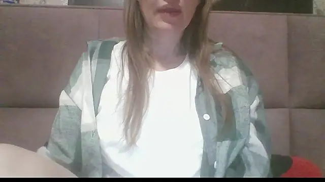 Snapshot of Sladkiegubki chatting on 11.15.25 Sladkiegubki online show from 11.15.25