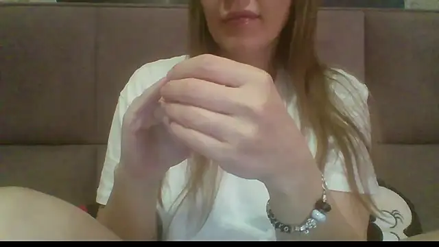 Snapshot of Sladkiegubki chatting on 11.17.25 Sladkiegubki online show from 11.17.25