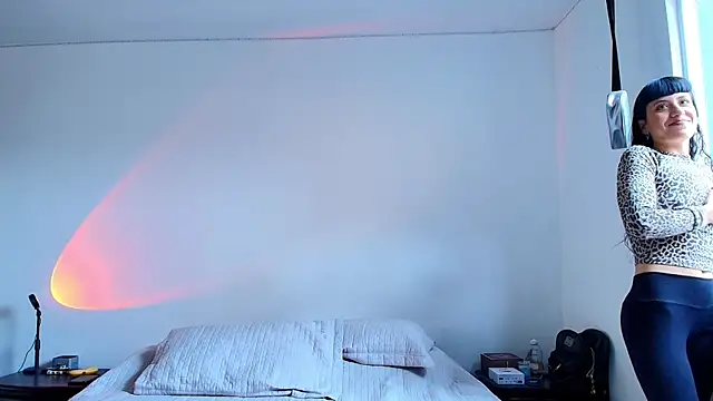 anika lowen02 online show from 01.25.25