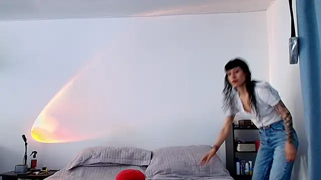 anika lowen02 online show from 02.18.25