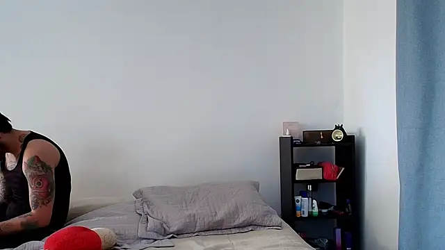 anika lowen02 online show from 02.28.25