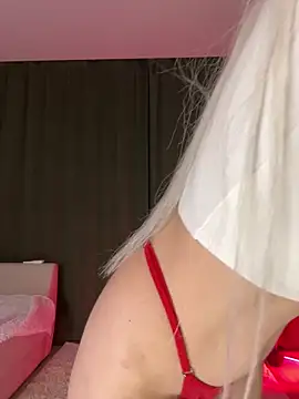 Snapshot of LoveLuna_ chatting on 05.29.26 LoveLuna online show from 05.29.26