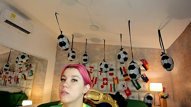 MelaniieRoux online show from 07.05.26