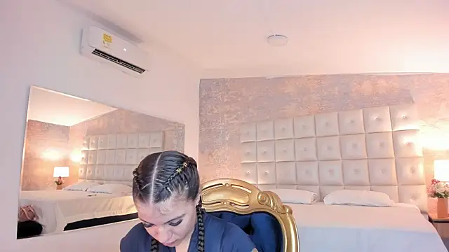 MelaniieRoux online show from 08.02.26