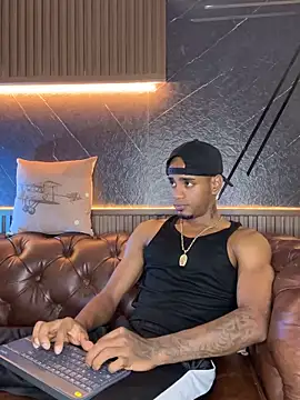 Snapshot of AaronCruz_ chatting on 02.11.26 AaronCruz online show from 02.11.26