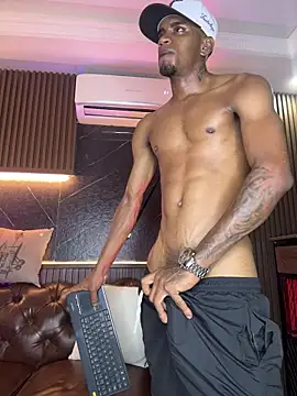 Snapshot of AaronCruz_ chatting on 02.14.26 AaronCruz online show from 02.14.26