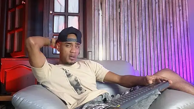 Snapshot of AaronCruz_ chatting on 02.18.26 AaronCruz online show from 02.18.26