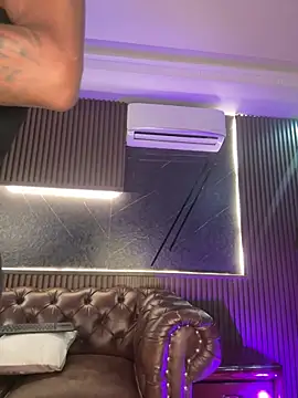 Snapshot of AaronCruz_ chatting on 02.28.26 AaronCruz online show from 02.28.26