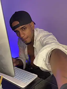 AaronCruz  online show from 05.01.26