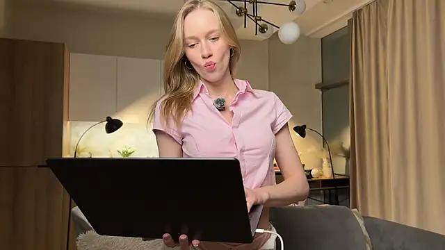 PollyAgata online show from 06.30.26