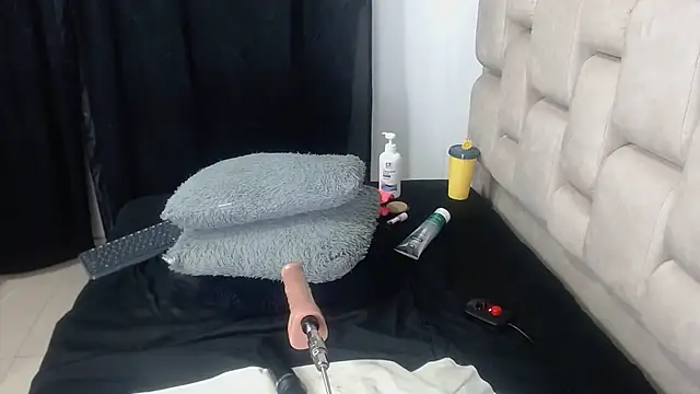 Snapshot of Roxy-Smith chatting on 02.17.25 Roxy-Smith online show from 02.17.25