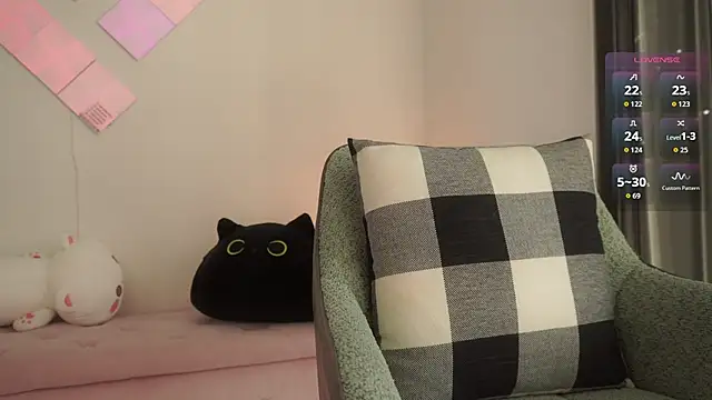 Snapshot of Mysticxkitty chatting on 10.14.25 Mysticxkitty online show from 10.14.25