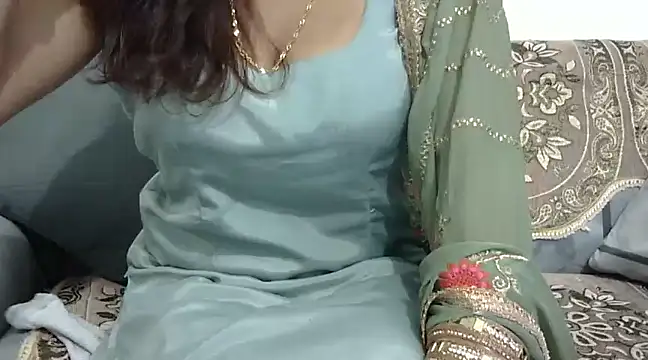 Snapshot of mishi_kaur chatting on 12.10.24 mishi kaur online show from 12.10.24