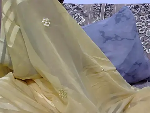 Snapshot of mishi_kaur chatting on 12.19.24 mishi kaur online show from 12.19.24