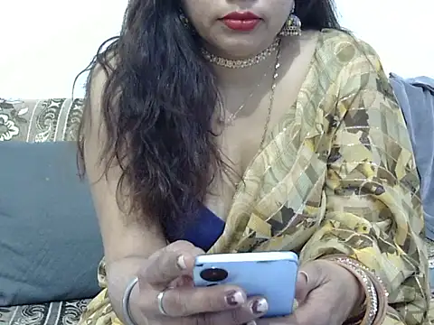 Snapshot of mishi_kaur chatting on 01.26.25 mishi kaur online show from 01.26.25