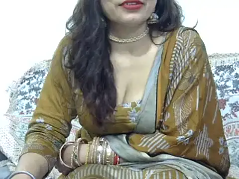 Snapshot of mishi_kaur chatting on 02.04.25 mishi kaur online show from 02.04.25