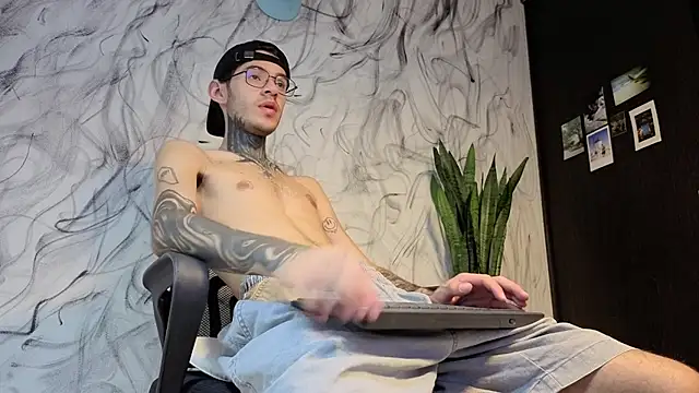 Snapshot of Saturno_v chatting on 06.28.26 Saturno v online show from 06.28.26