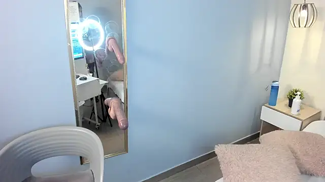 Snapshot of escarleth__ chatting on 03.10.25 escarleth online show from 03.10.25