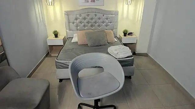 Snapshot of escarleth__ chatting on 11.15.25 escarleth online show from 11.15.25