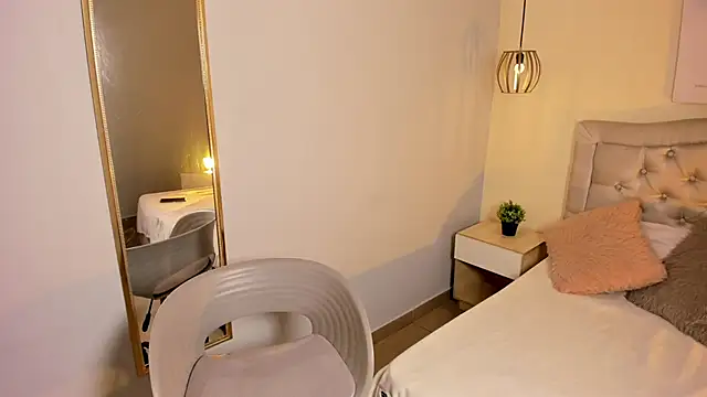 Snapshot of escarleth__ chatting on 11.18.25 escarleth online show from 11.18.25