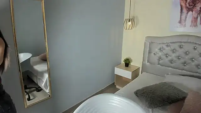 Snapshot of escarleth__ chatting on 11.25.25 escarleth online show from 11.25.25