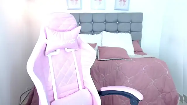 sarah moon2 online show from 10.30.25