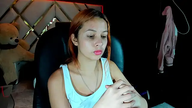 Snapshot of Paris_Petit chatting on 12.15.25 Paris Petit online show from 12.15.25