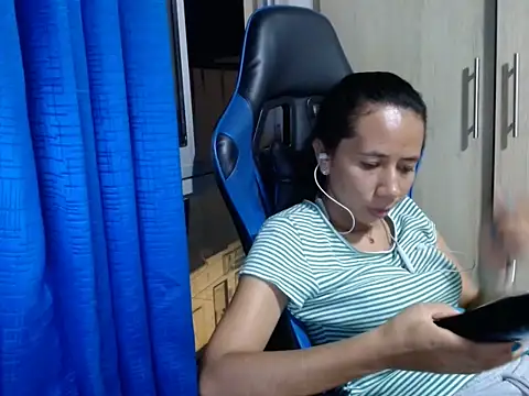 Snapshot of Erotic_latina chatting on 09.24.25 Erotic latina online show from 09.24.25