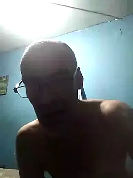 Snapshot of hugosafado333 chatting on 12.20.24 hugosafado333 online show from 12.20.24
