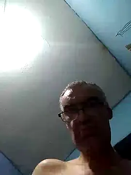 Snapshot of hugosafado333 chatting on 01.14.25 hugosafado333 online show from 01.14.25