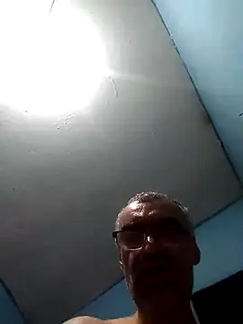 Snapshot of hugosafado333 chatting on 01.17.25 hugosafado333 online show from 01.17.25