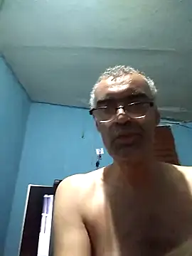 Snapshot of hugosafado333 chatting on 01.26.25 hugosafado333 online show from 01.26.25