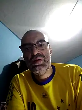 Snapshot of hugosafado333 chatting on 02.14.25 hugosafado333 online show from 02.14.25