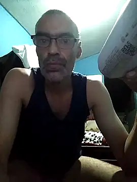 Snapshot of hugosafado333 chatting on 02.21.25 hugosafado333 online show from 02.21.25