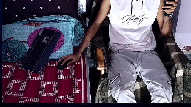 Snapshot of Habibi_big_b chatting on 10.10.25 Habibi big b online show from 10.10.25