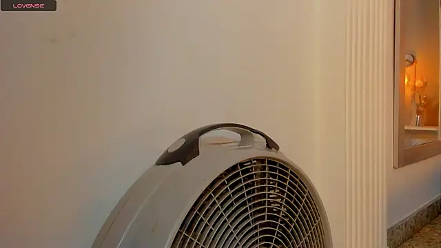 Snapshot of isa_lancaster chatting on 02.28.25 isa lancaster online show from 02.28.25