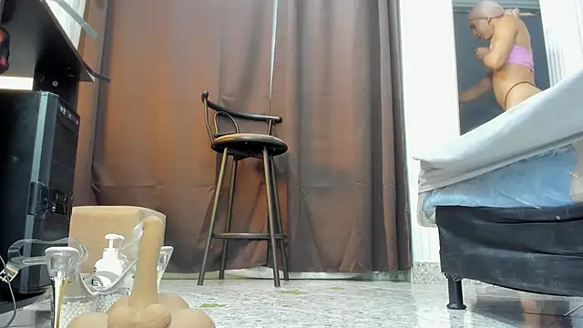 Snapshot of isa_lancaster chatting on 03.10.25 isa lancaster online show from 03.10.25