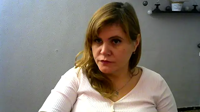 Snapshot of DaniellaKiss chatting on 02.05.25 DaniellaKiss online show from 02.05.25