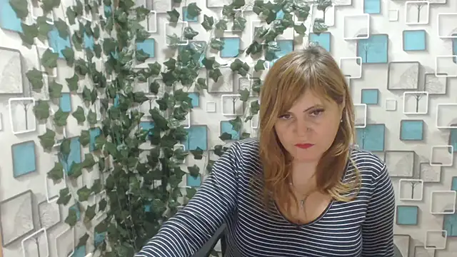 Snapshot of DaniellaKiss chatting on 02.10.25 DaniellaKiss online show from 02.10.25